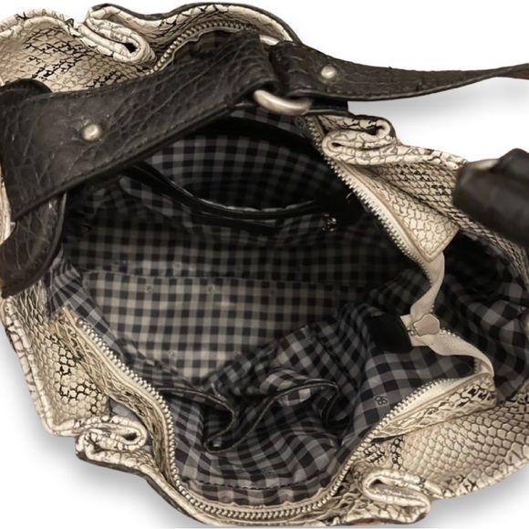 FINAL || JESSICA SIMPSON Reptile Faux Leather Tote White & Black Bag - Picture 5 of 10